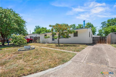 Photo of 819 Southside Drive, Killeen, TX 76541 (MLS # 622120)