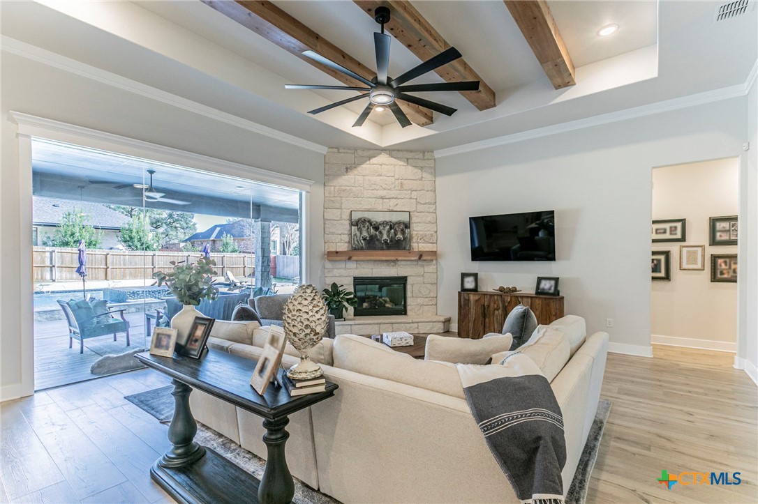 111 Lago Viento Lane