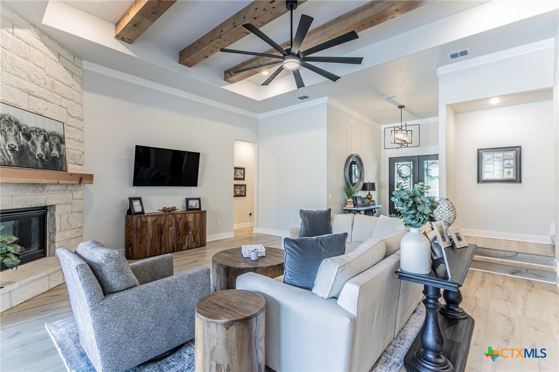 111 Lago Viento Lane