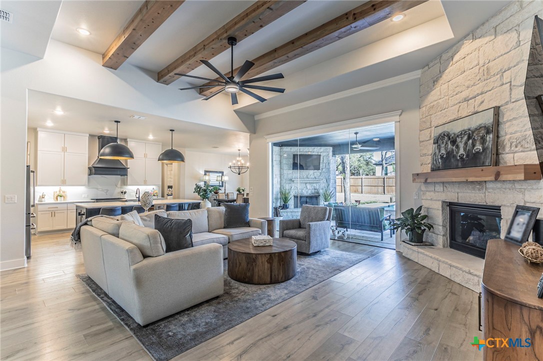 111 Lago Viento Lane