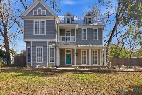 Photo of 211 Lavaca Street, Yoakum, TX 77995 (MLS # 598907)