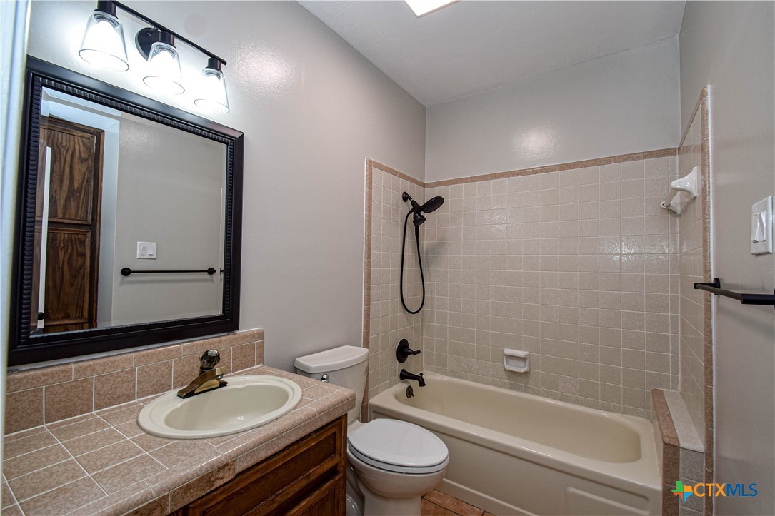 1502 Cedar Oaks Lane