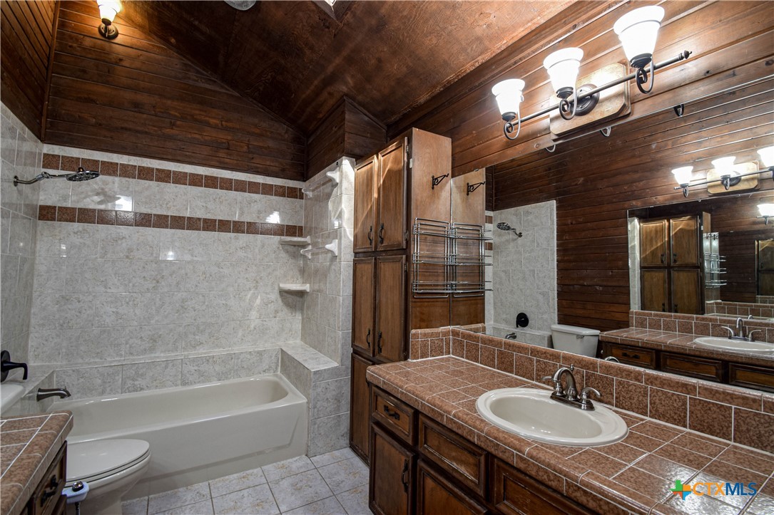 1502 Cedar Oaks Lane