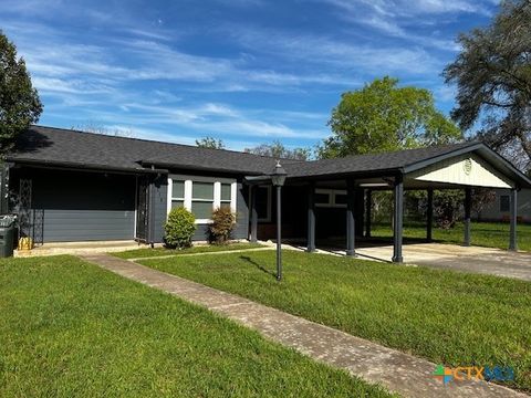 Photo of 450 Wallace Street, Seguin, TX 78155 (MLS # 612663)