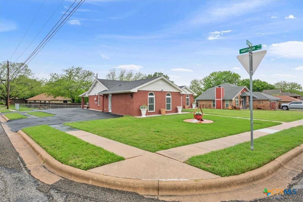 Photo of 510 Houston Street, Copperas Cove, TX 76522 (MLS # 610656)