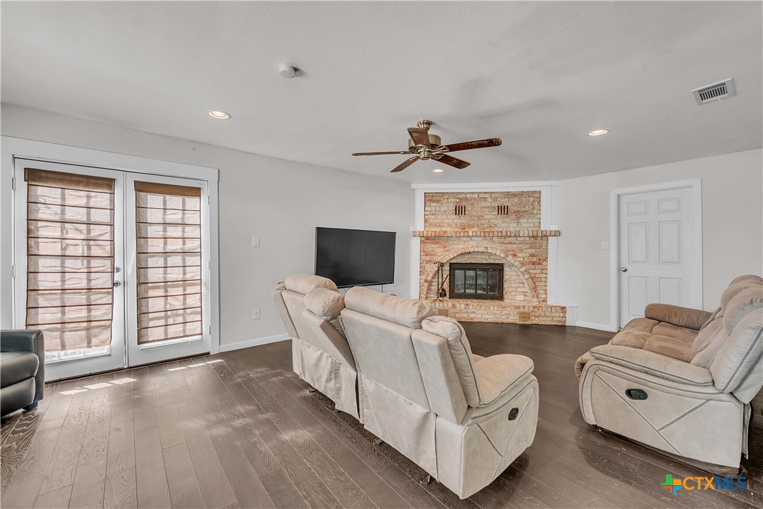 200 W Greenbriar Street