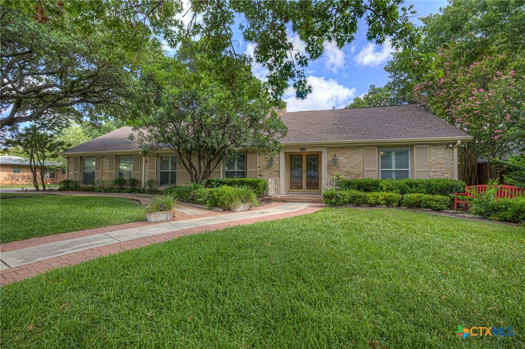 Photo of 211 Royal Oaks Drive, San Antonio, TX 78209 (MLS # 622063)