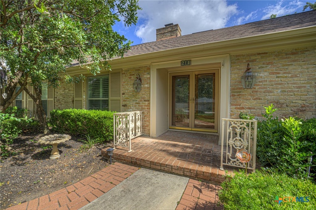 Photo of 211 Royal Oaks Drive, San Antonio, TX 78209 (MLS # 622063)