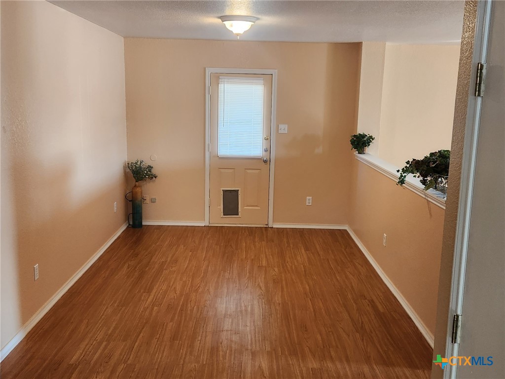 903 James Loop