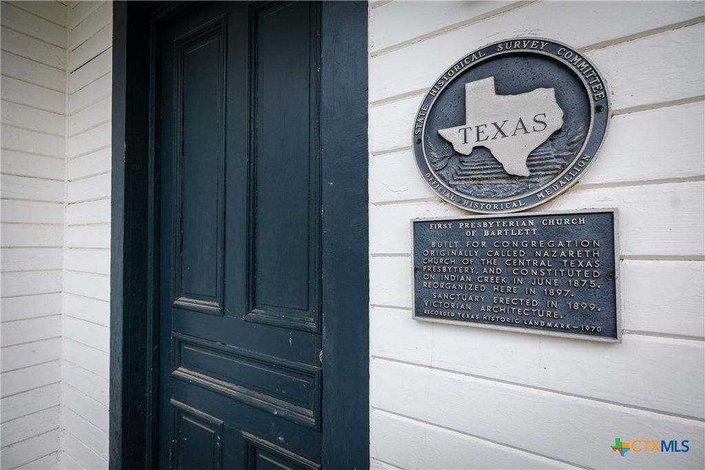 Photo of 346 W Pietzsch Street, Bartlett, TX 76511 (MLS # 613357)