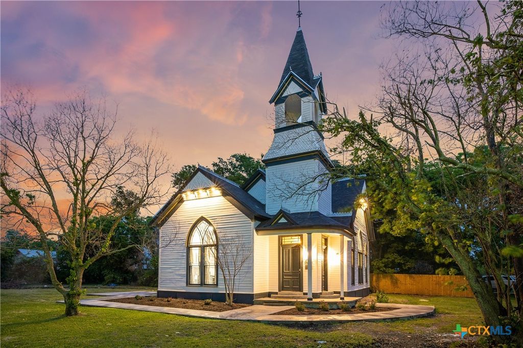 Photo of 346 W Pietzsch Street, Bartlett, TX 76511 (MLS # 613357)