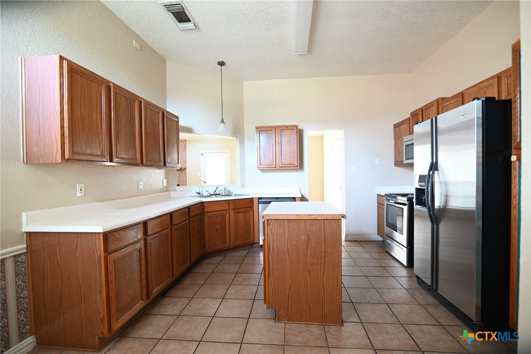 2004 Clairidge Avenue