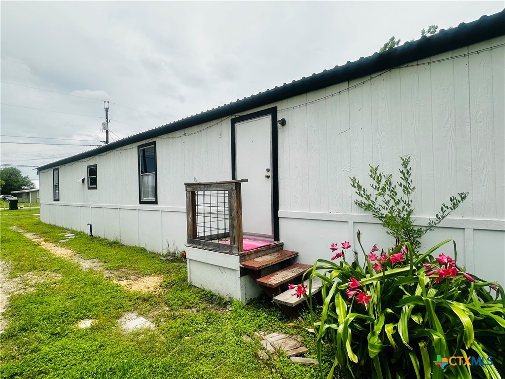 Photo 1 of 17 — 217 E Schulz Street, Marion, TX 78124