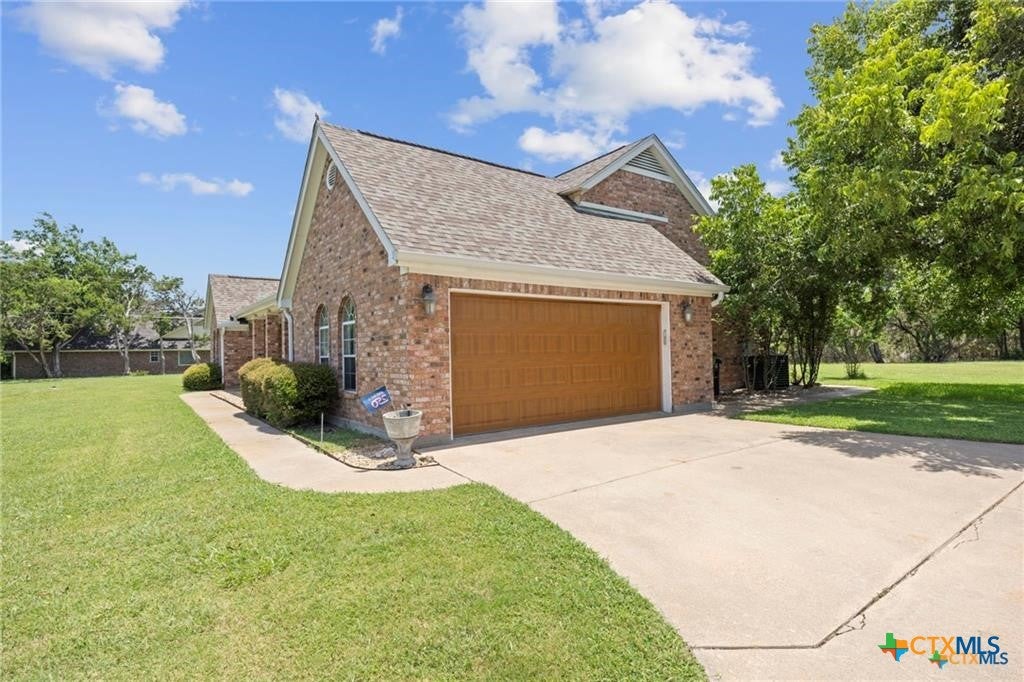 3912 Chisholm Trail