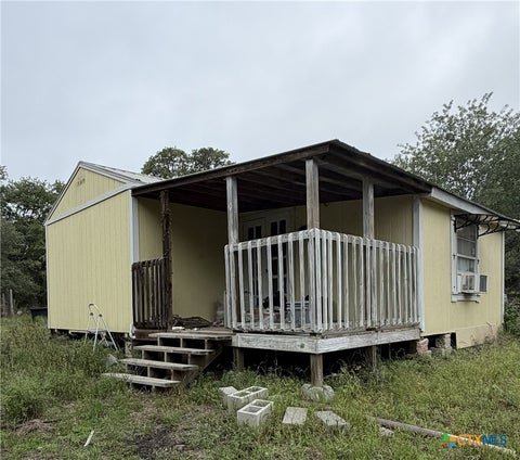 Photo of 105 Clear Spring Springs, Floresville, TX 78114 (MLS # 625940)