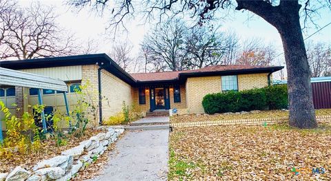 Photo of 817 S Bell Street, Hamilton, TX 76531 (MLS # 618281)