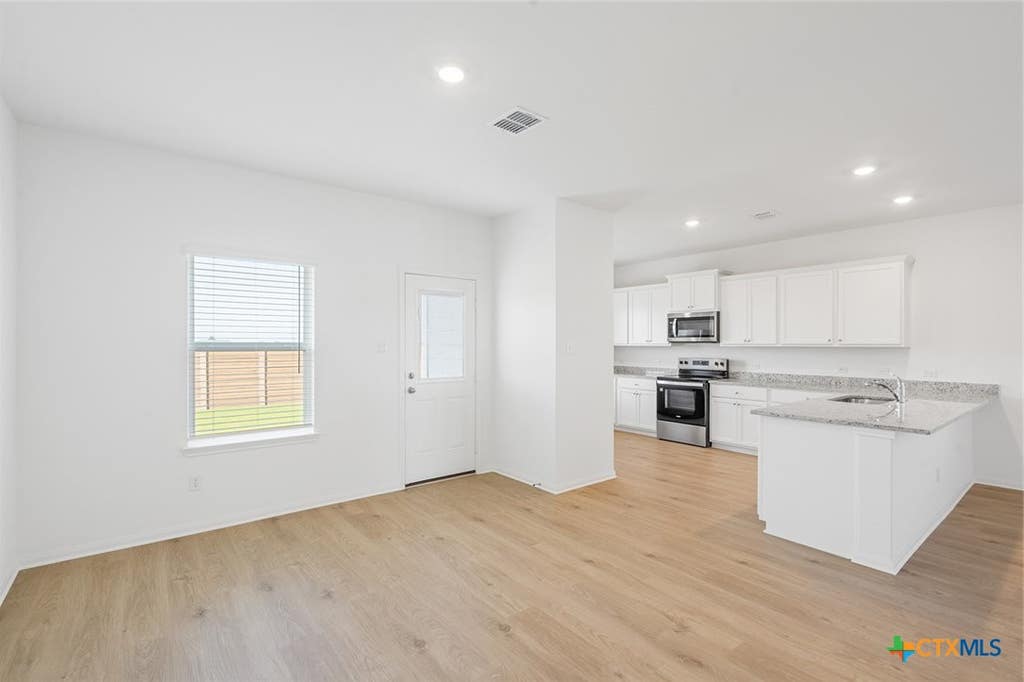 Photo of 152 SE Wirepass Crest, Jarrell, TX 76537 (MLS # 622740)