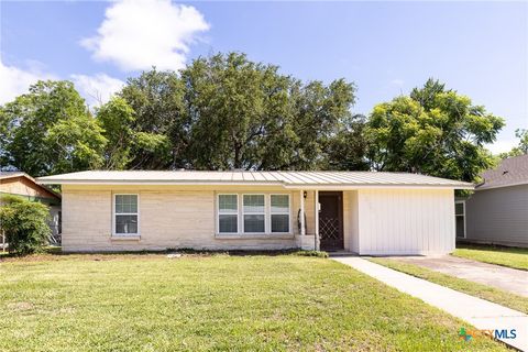 Photo of 2001 E Rosebud Avenue, Victoria, TX 77901 (MLS # 614696)