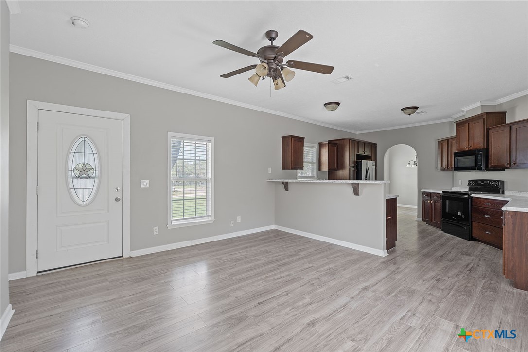 130 Leaning Oaks Circle