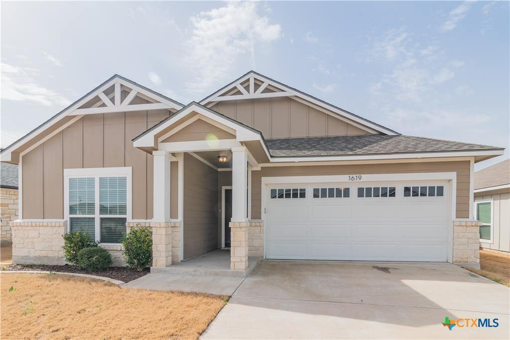 Photo of 1619 Fiddle Wood Way Way, Temple, TX 76502 (MLS # 622417)