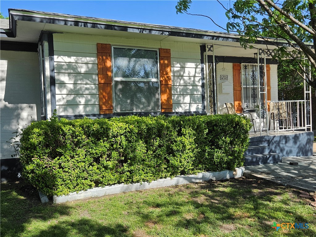 1203 Rev R A Abercrombie Drive