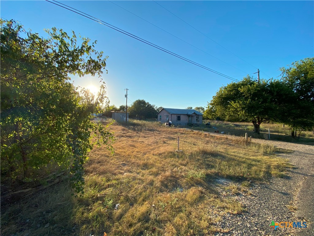 404 Whispering Oaks Loop