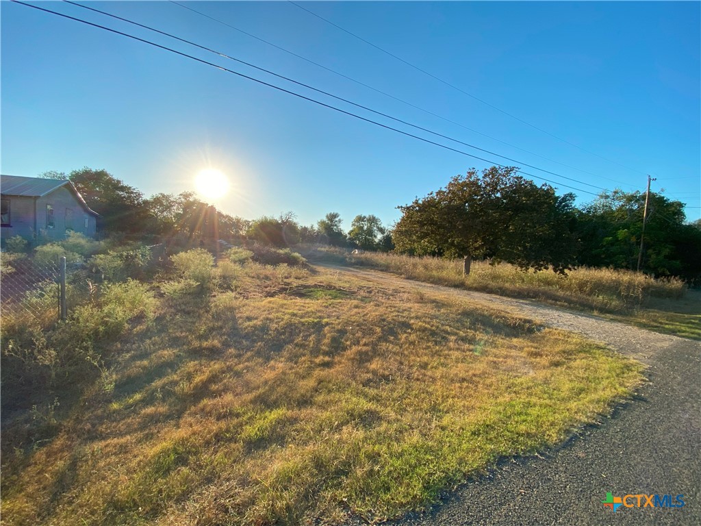 404 Whispering Oaks Loop