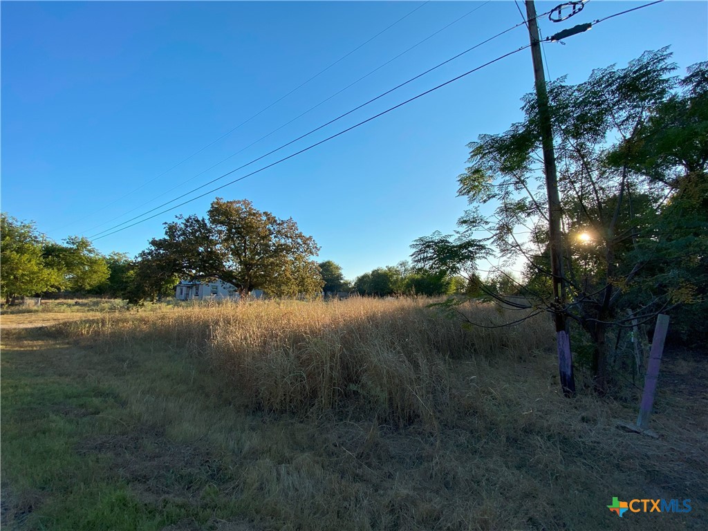 404 Whispering Oaks Loop