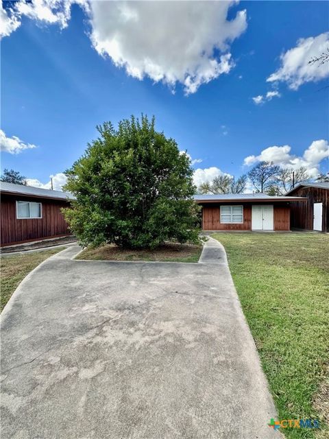 A home in Hallettsville