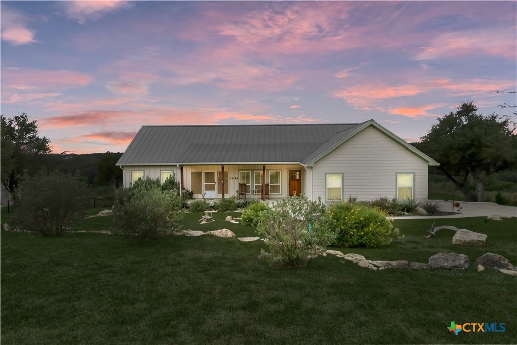 Photo of 1699 Lake Ridge Boulevard, Canyon Lake, TX 78133 (MLS # 587144)