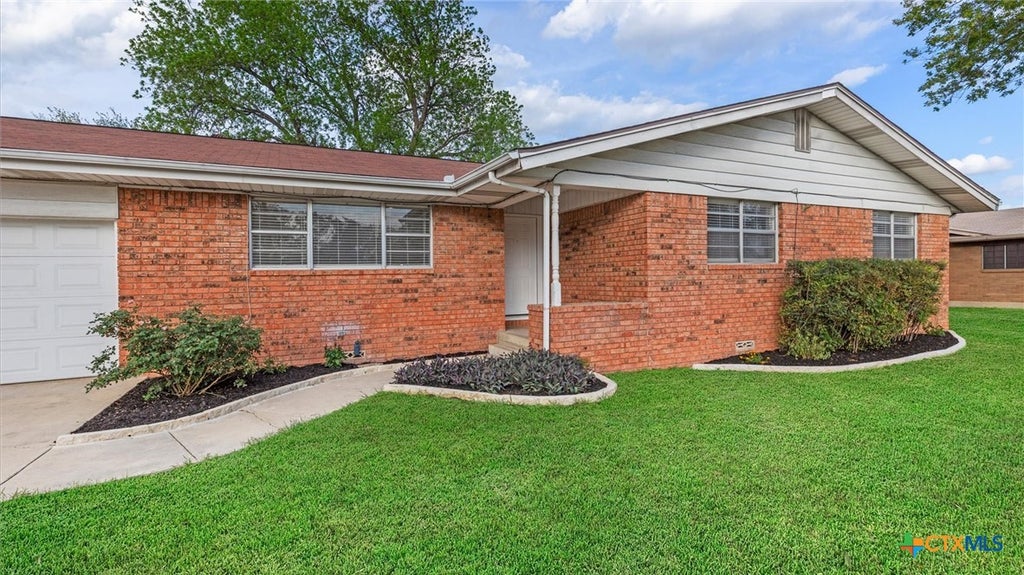 Photo of 273 Meadow Avenue, New Braunfels, TX 78130 (MLS # 607511)