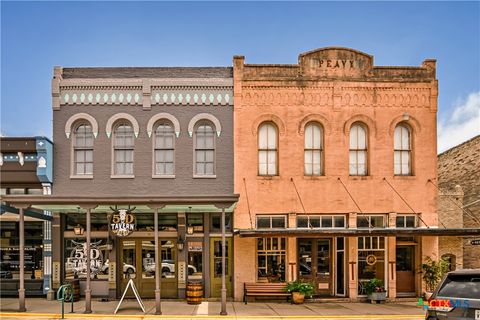 122 E Main Street Cuero TX 77954