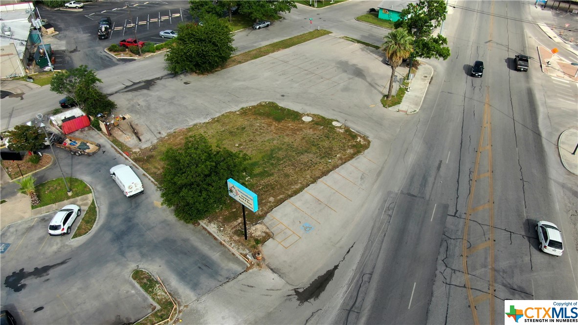 1050 S Seguin Avenue