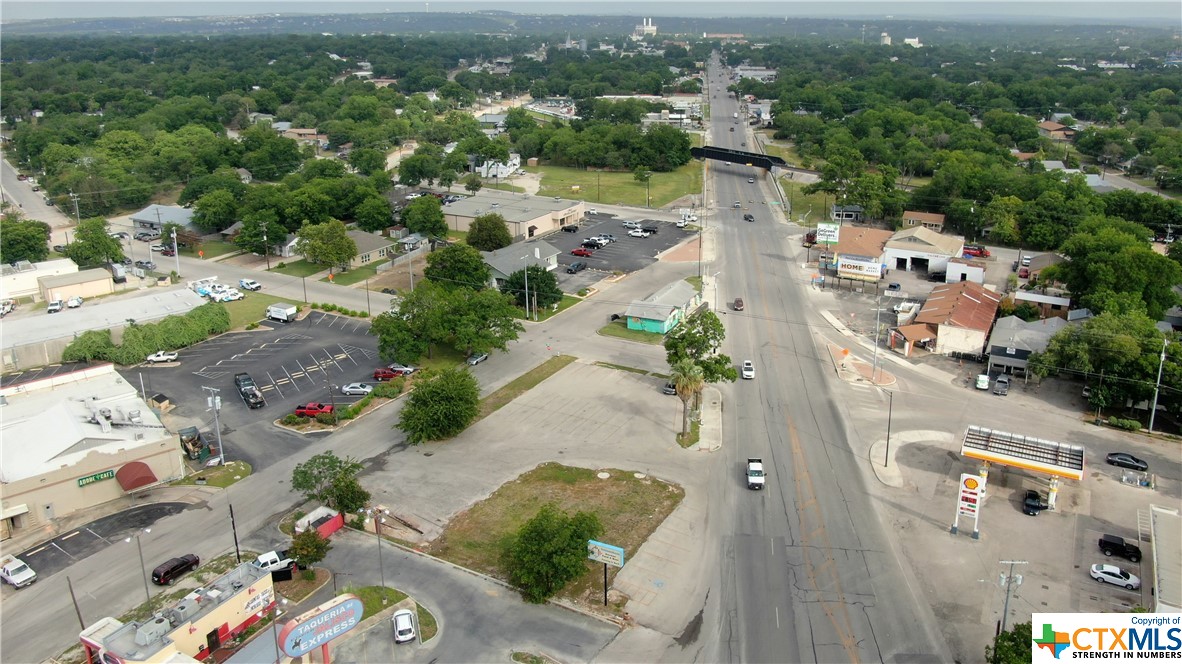 1050 S Seguin Avenue