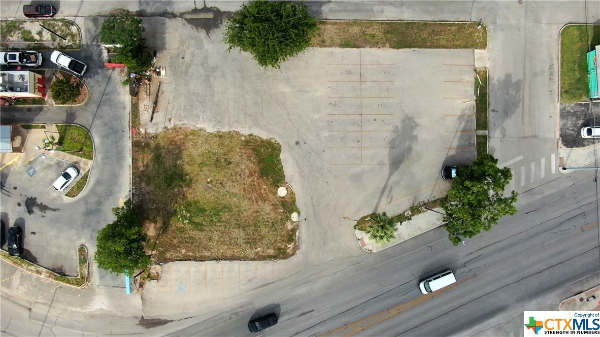 1050 S Seguin Avenue