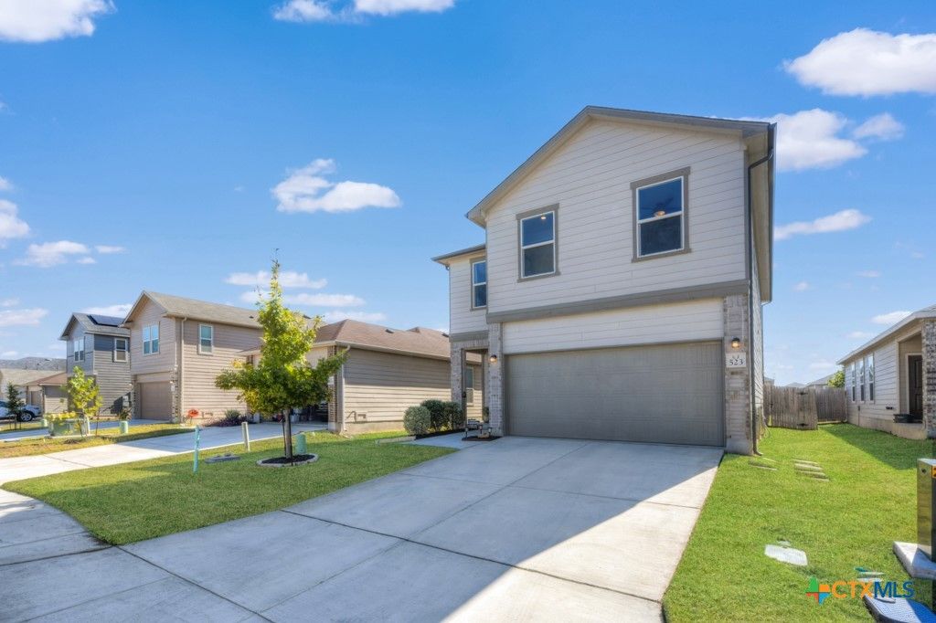 Photo of 523 Deer Crest Drive, New Braunfels, TX 78130 (MLS # 605956)