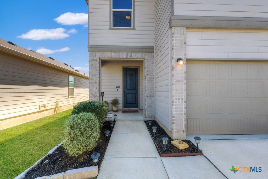 Photo of 523 Deer Crest Drive, New Braunfels, TX 78130 (MLS # 605956)