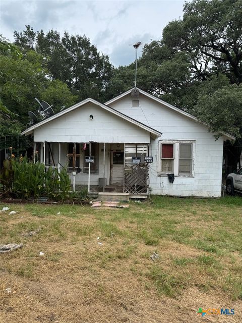 Photo of 603 Davis Avenue, Yoakum, TX 77995 (MLS # 620871)