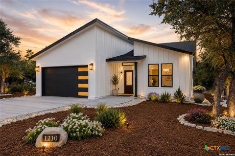 Photo of 1210 Fernwood Road, Fischer, TX 78623 (MLS # 616116)