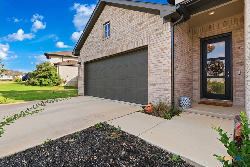 Photo of 339 Sugarcane, New Braunfels, TX 78132 (MLS # 621535)