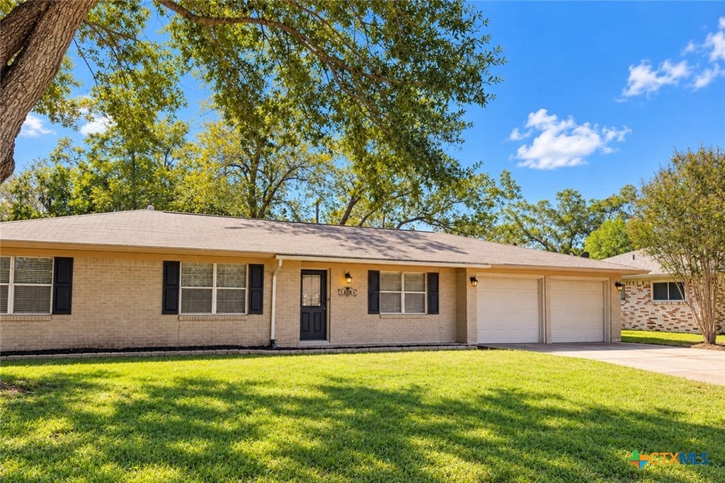 Photo of 508 Suzanne Street, Edna, TX 77957 (MLS # 628147)