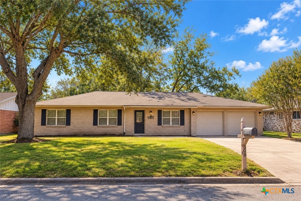 Photo of 508 Suzanne Street, Edna, TX 77957 (MLS # 628147)