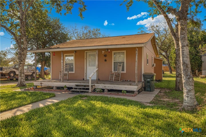Photo 1 of 18 — 206 Alonzo Street, Cuero, TX 77954