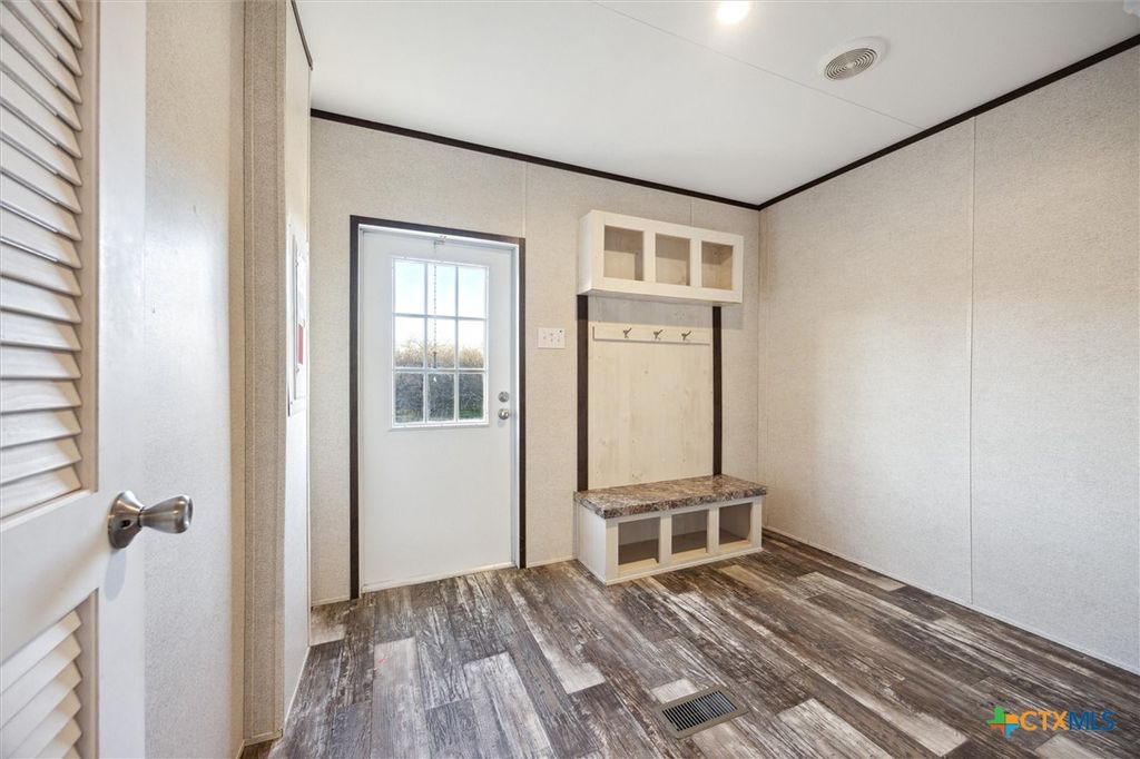 listing image 0