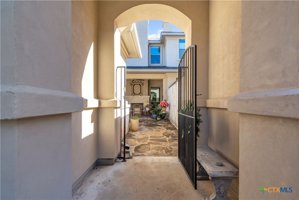 Photo of 434 Stagecoach Trail, San Marcos, TX 78666 (MLS # 603171)