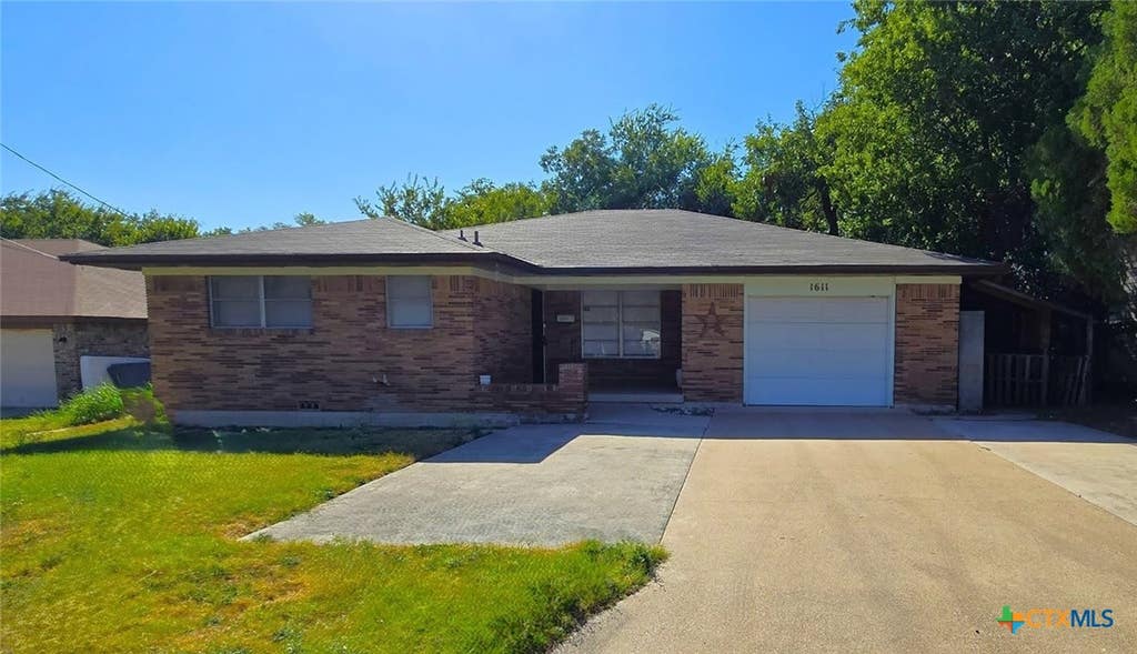Photo of 1611 N 10th Street, Killeen, TX 76541 (MLS # 622913)
