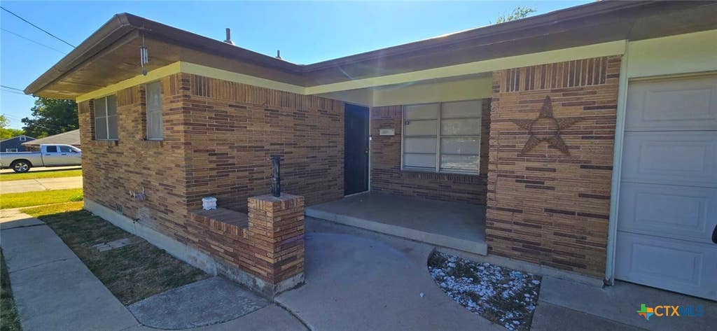 Photo of 1611 N 10th Street, Killeen, TX 76541 (MLS # 622913)