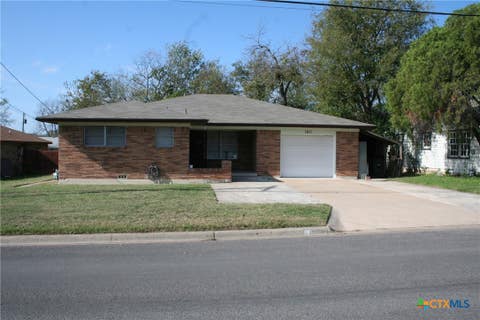 Photo of 1611 N 10th Street, Killeen, TX 76541 (MLS # 622913)
