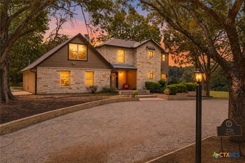 Photo of 220 Lark Lane, New Braunfels, TX 78132 (MLS # 615999)