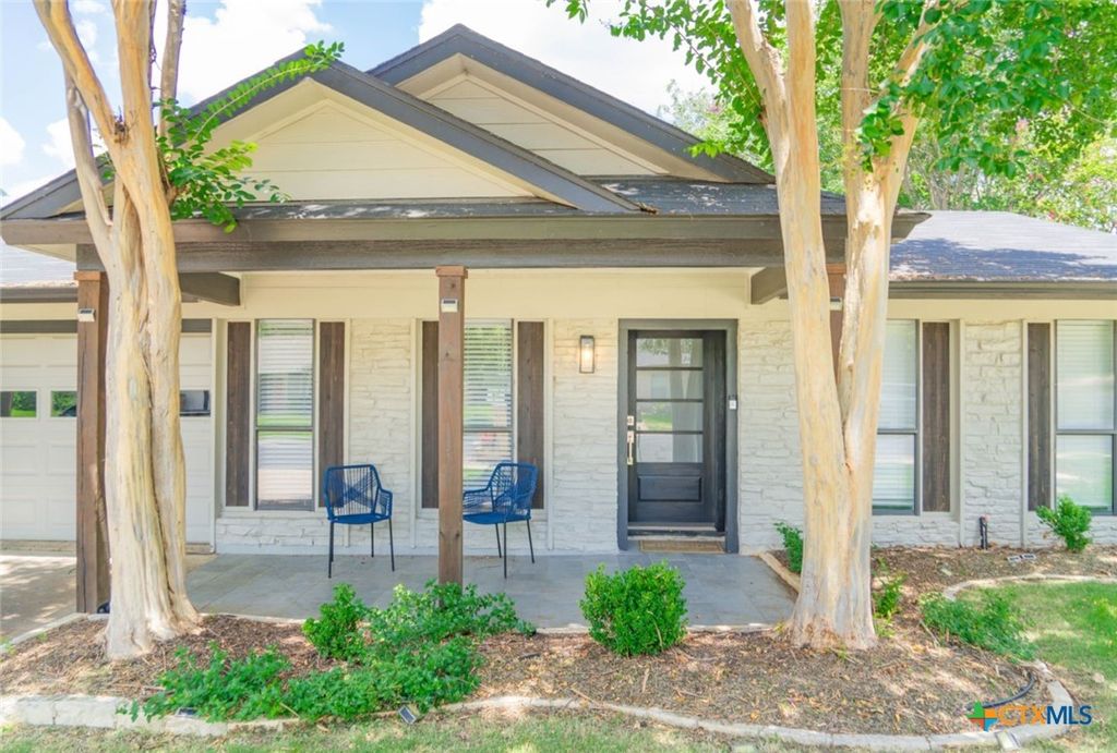 Photo of 7002 Whispering Oaks Drive, Austin, TX 78745 (MLS # 590115)
